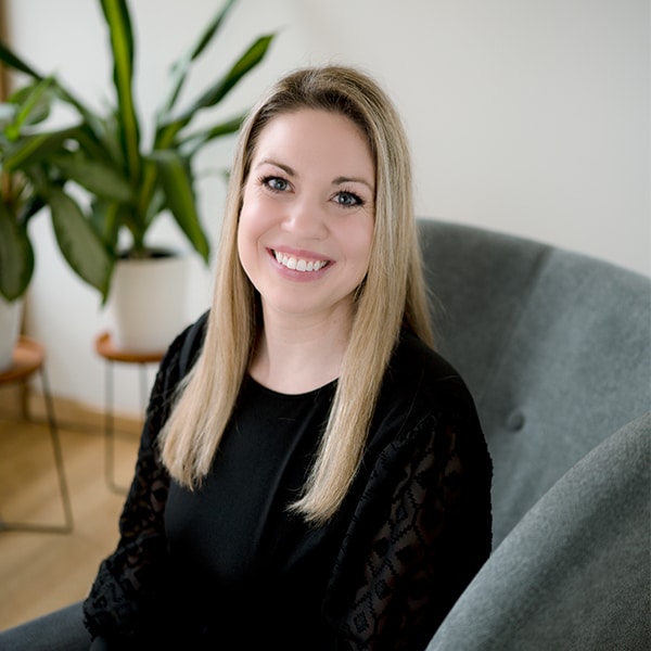 Kim Garrett Headshot